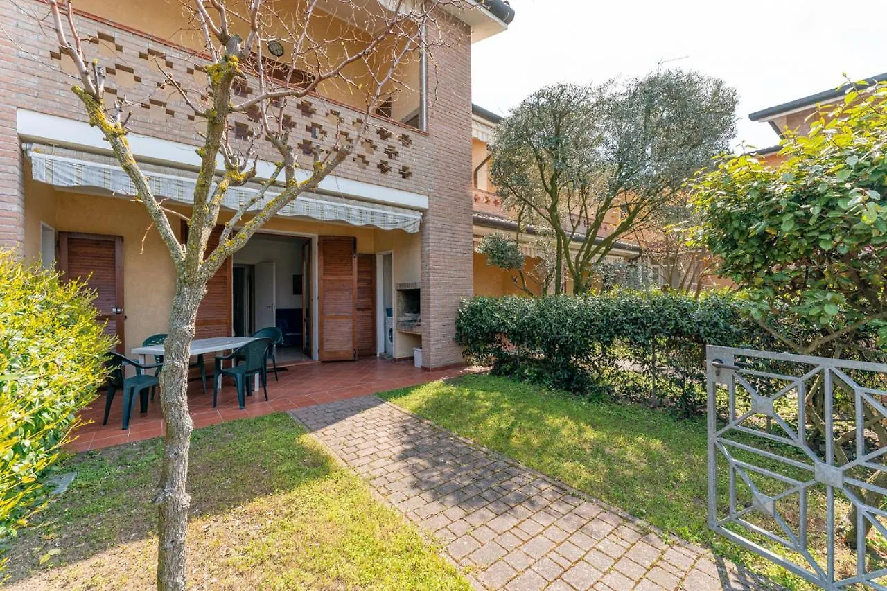 Villa Verga Abitazione Al Piano Terra Con Giardino Llido Degli Estensi
