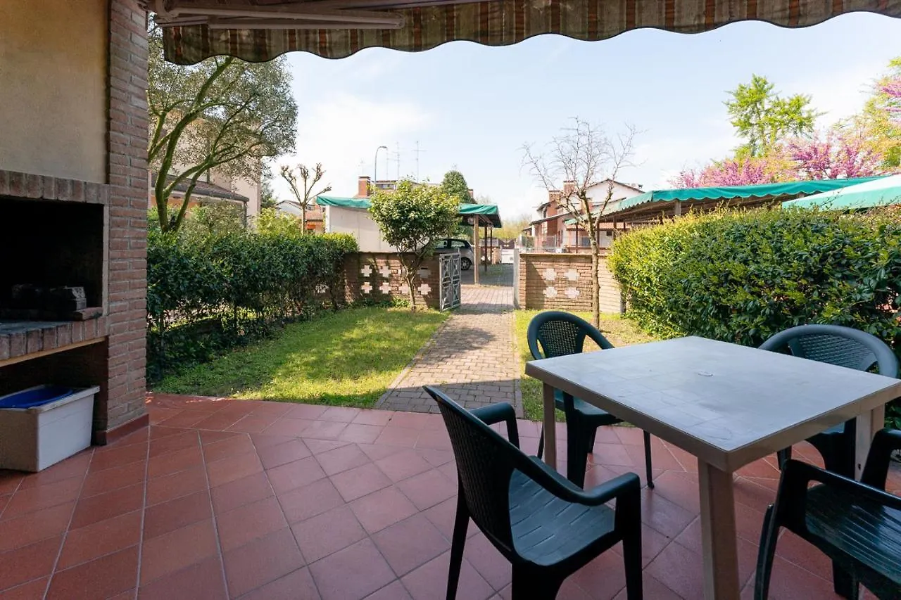 Villa Verga Abitazione Al Piano Terra Con Giardino Llido Degli Estensi Italy