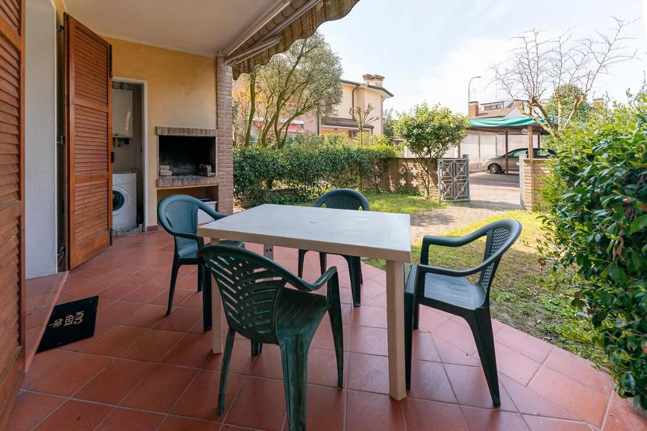 Villa Verga Abitazione Al Piano Terra Con Giardino Llido Degli Estensi Italy