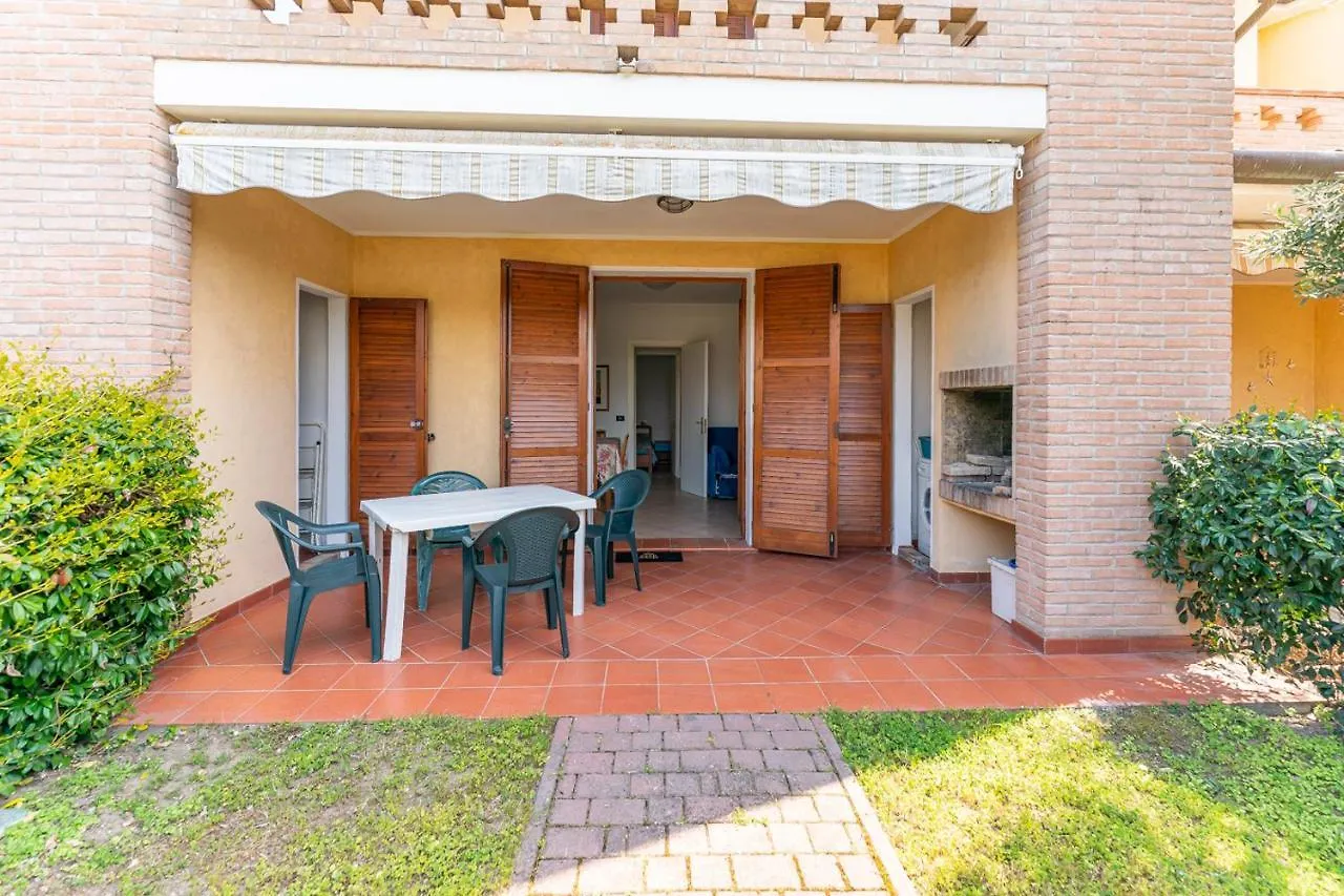Villa Verga Abitazione Al Piano Terra Con Giardino Llido Degli Estensi 0*,  Italy