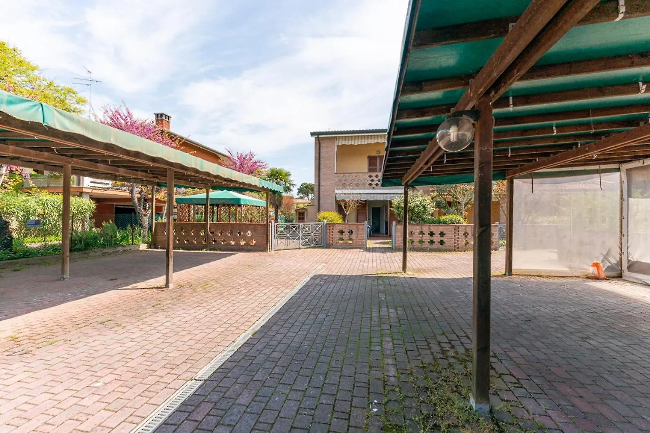 Villa Verga Abitazione Al Piano Terra Con Giardino Llido Degli Estensi 0*,